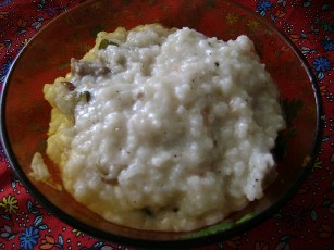 Rice porridge called "kanji", also called "bubur lambuk".