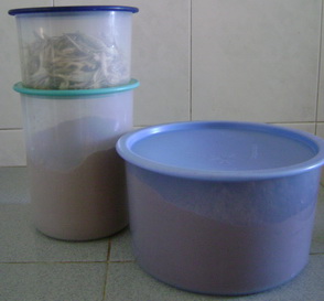 one touch 
	air tight canisters