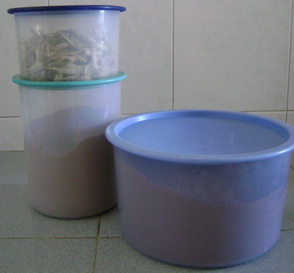 one touch 
	air tight canisters