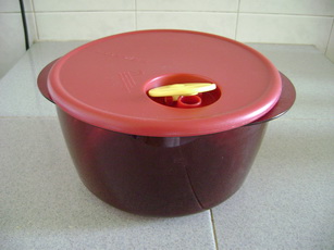 rock n 
	serve micrawaveable container