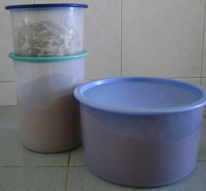 one touch 
	air tight canisters