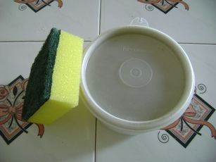 sponge for cleaning Tupperware
